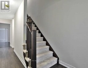 76 Hibiscus Ln in Hamilton, ON - Building Photo - Building Photo