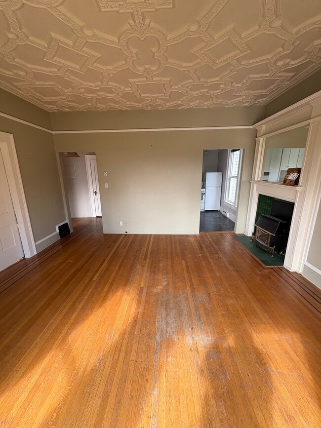 1150 Summit Ave in Victoria, BC - Building Photo - Building Photo