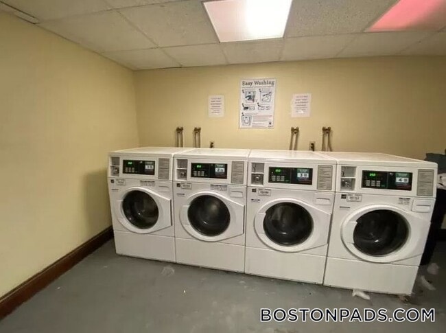 44 Estes St, Unit 8 in Lynn, MA - Foto de edificio - Building Photo