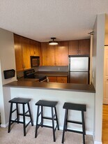 6155 Chasewood Pky, Unit 204 in Minnetonka, MN - Building Photo
