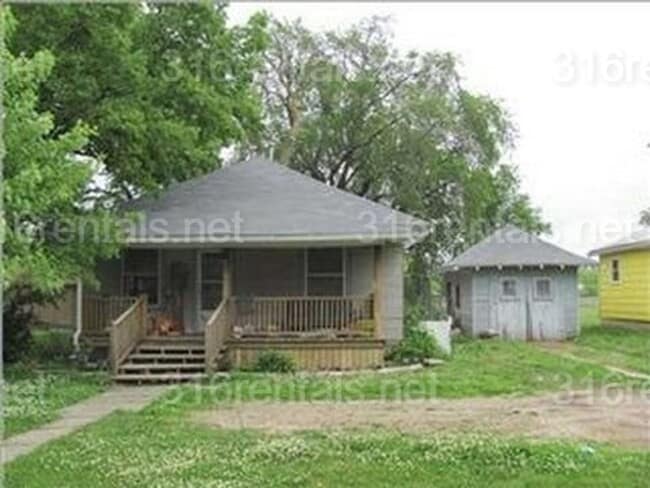 property at 620 E 8th St