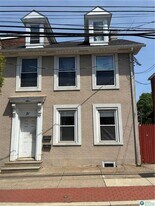 31 W Main St in Macungie, PA - Building Photo