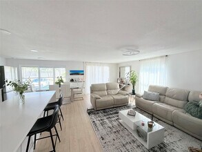 5221 SW 25th Ave in Fort Lauderdale, FL - Building Photo - Building Photo