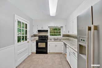 704 Valleyview Dr in Forest Park, GA - Building Photo - Building Photo