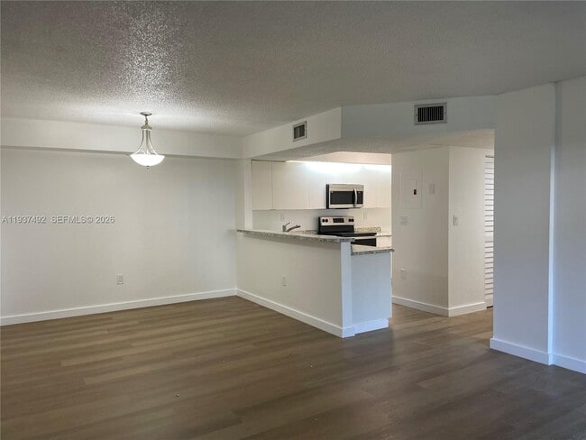 8580 SW 212th St in Cutler Bay, FL - Building Photo - Building Photo