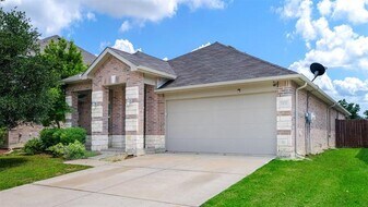 1508 Mockingbird Dr in Aubrey, TX - Building Photo