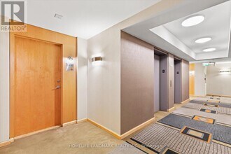 3939 Duke of York Blvd in Mississauga, ON - Building Photo - Building Photo