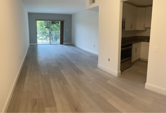 4810 NW 79th Ave in Doral, FL - Building Photo - Building Photo
