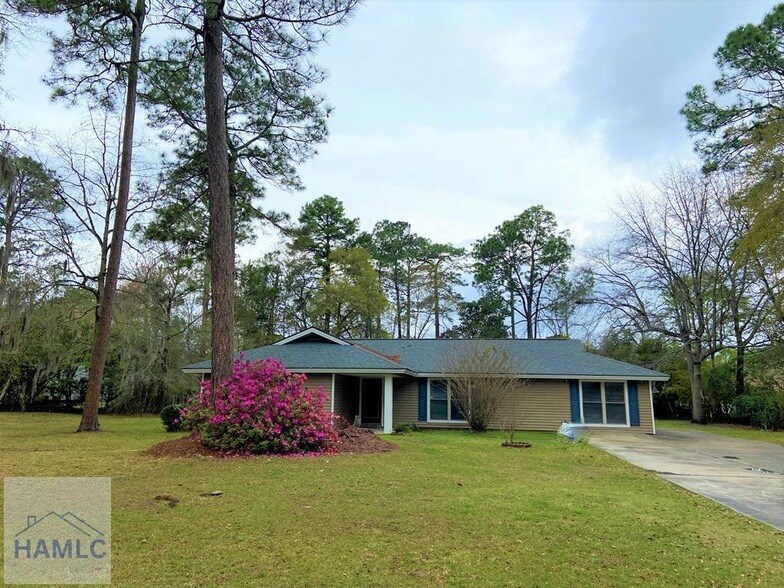 621 Georgia Ave in Hinesville, GA - Building Photo