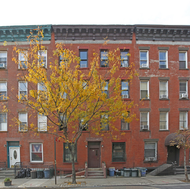 32 Garnet St in Brooklyn, NY - Building Photo - Building Photo