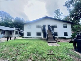 1421 NW 6th Pl in Gainesville, FL - Building Photo