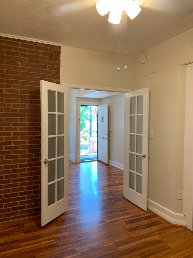 527 9th St NE, Unit 1