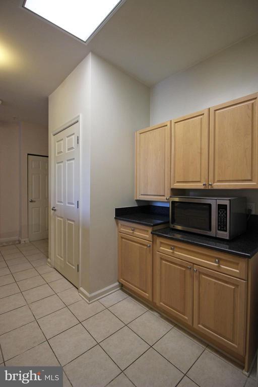 2726 Gallows Rd in Vienna, VA - Building Photo - Building Photo