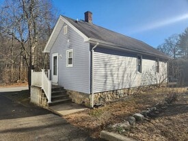 24 Hamilton Ave in Sloatsburg, NY - Building Photo