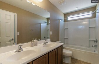 10743 W Desert Elm Ln in Peoria, AZ - Foto de edificio - Building Photo