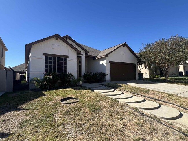 324 Silverleaf Oak in Laredo, TX - Foto de edificio - Building Photo