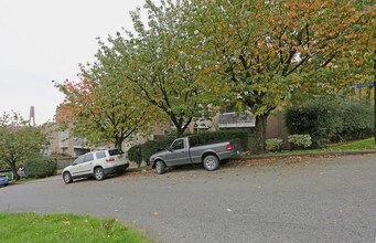 Kinnaird Place in New Westminster, BC - Building Photo - Building Photo