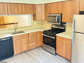 3606 Cricket Cir in Edison, NJ - Building Photo - Building Photo