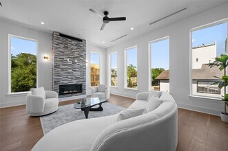 5705 Dolores St in Houston, TX - Building Photo - Building Photo