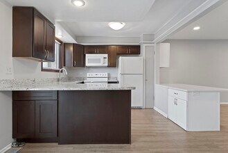 1750 Henley St in Glenview, IL - Building Photo - Building Photo