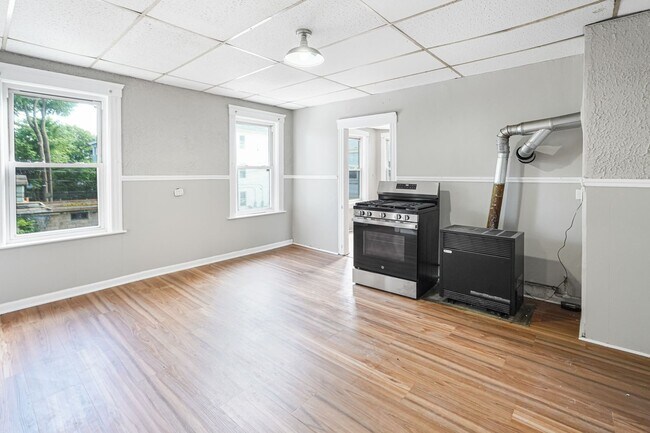 15 1/2 Mendon St in Worcester, MA - Building Photo - Building Photo