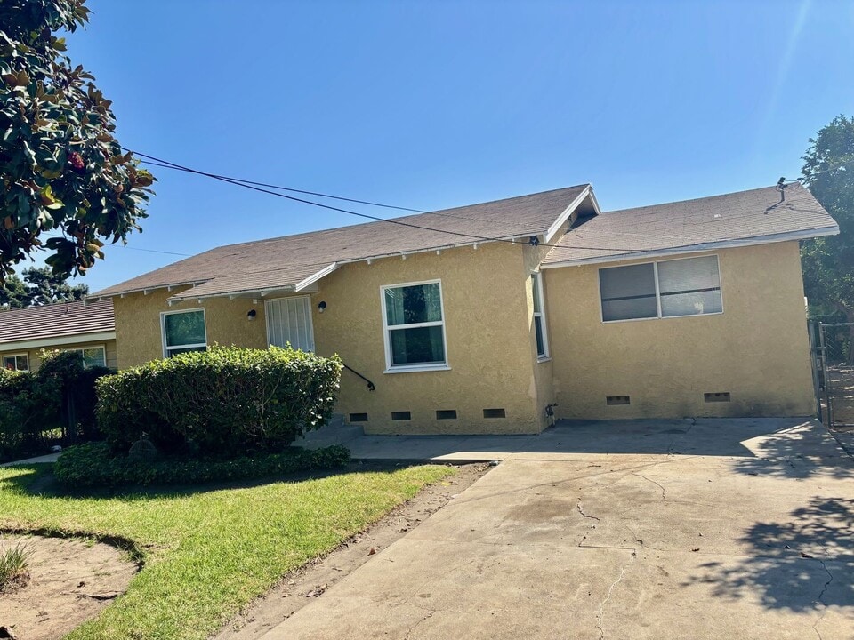 5465 W Phillips St in Ontario, CA - Building Photo