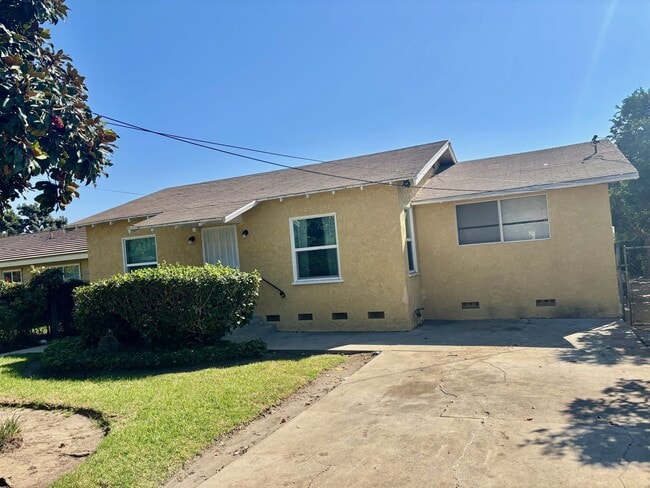 property at 5465 W Phillips St