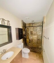 3461 NW 44th St in Lauderdale Lakes, FL - Foto de edificio - Building Photo