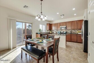 12039 W Leather Ln in Peoria, AZ - Building Photo - Building Photo