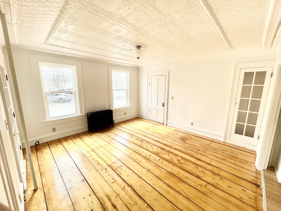 50 High St, Unit 2 in Plainfield, VT - Foto de edificio