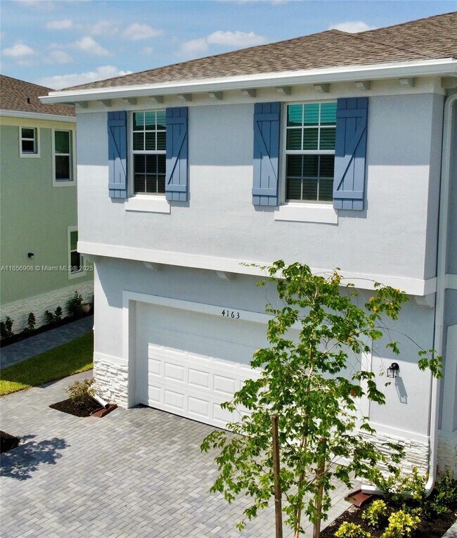 4163 Lagoon Shore Dr in Greenacres, FL - Building Photo - Building Photo