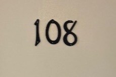 5068 Franklin Ave in Los Angeles, CA - Foto de edificio - Building Photo
