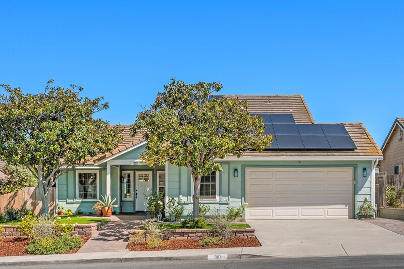 310 Via Metates in Oceanside, CA - Building Photo
