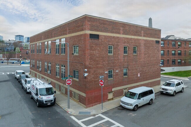 Bunker Hill Housing Redevelopment Phase One in Charlestown, MA - Foto de edificio - Building Photo