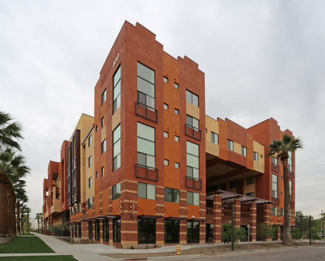 UL2 in Phoenix, AZ - Foto de edificio - Building Photo