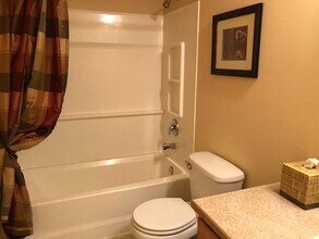 3725 E 43rd Pl in Anchorage, AK - Building Photo - Building Photo