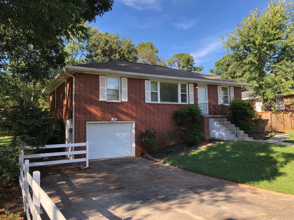 140 Labelle Ln in Marietta, GA - Building Photo