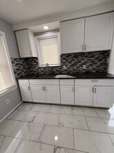 9054 Grandville Ave in Detroit, MI - Building Photo - Building Photo