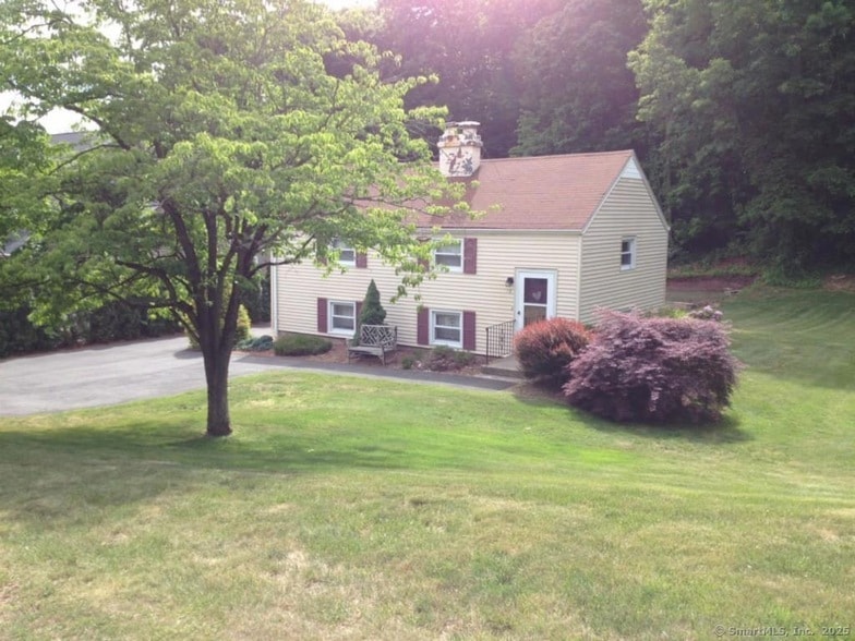 15 Earl Ave in Hamden, CT - Building Photo