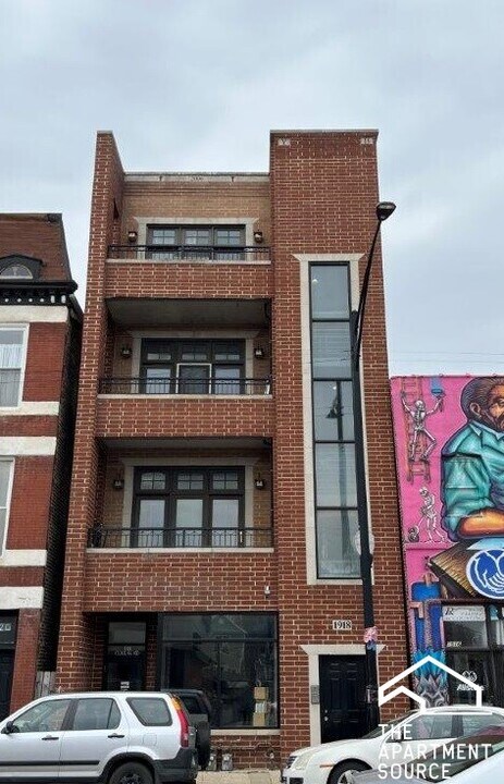 1918 W Cermak Rd, Unit 3 in Chicago, IL - Building Photo