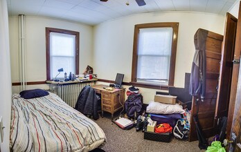 112 S Mills St, Unit 1 in Madison, WI - Building Photo - Building Photo