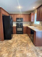 4419 N 106th St in Kansas City, KS - Foto de edificio - Building Photo