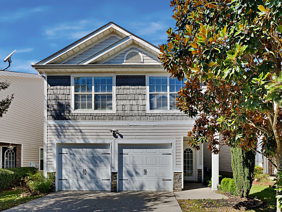 339 Hidden Creek Ln in Canton, GA - Building Photo