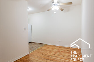 541 W Roscoe St, Unit 576 in Chicago, IL - Building Photo - Building Photo