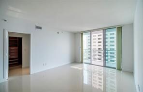 335 S Biscayne Blvd, Unit # 2008 in Miami, FL - Building Photo - Building Photo