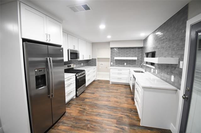 1011 Sam Hill St in Irving, TX - Building Photo - Building Photo