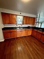 2139 London Line in Sarnia, ON - Building Photo