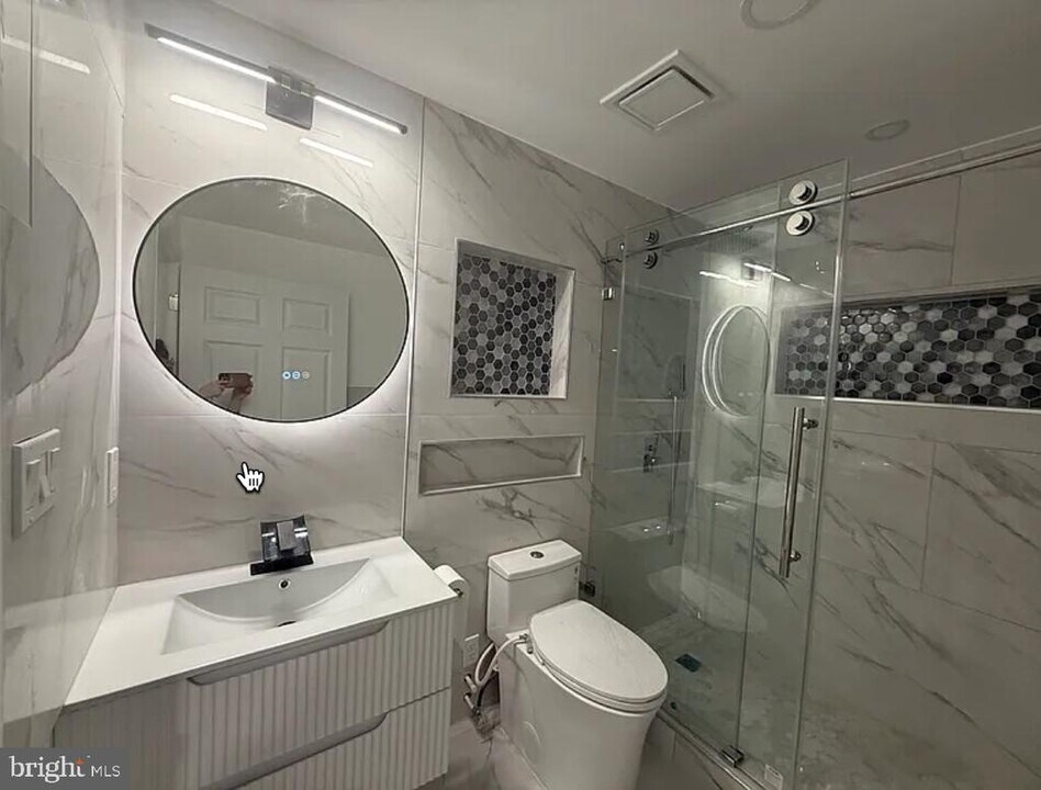 6038 Doyle Rd in Clifton, VA - Building Photo