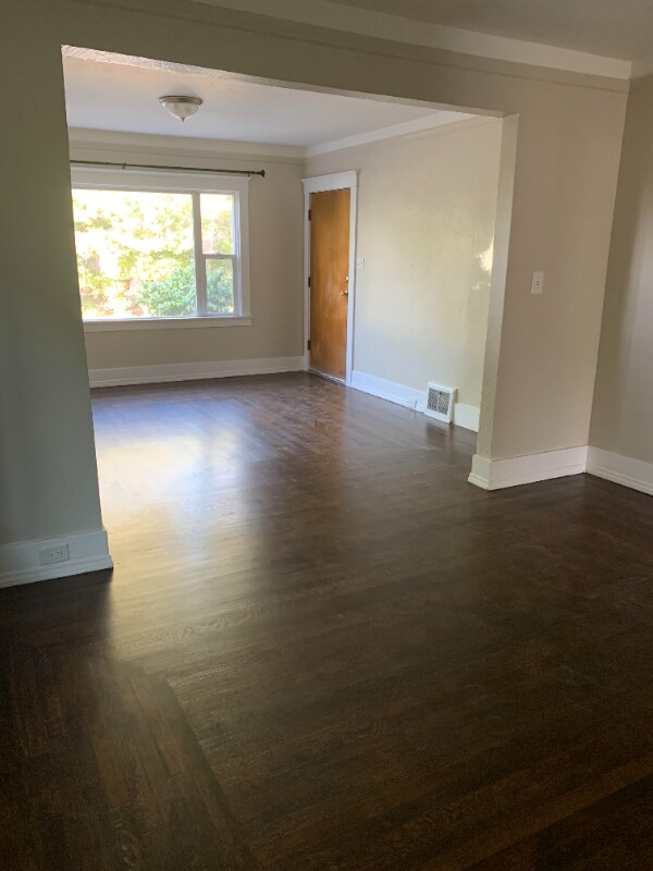 210 San Antonio Ave in San Bruno, CA - Foto de edificio - Building Photo