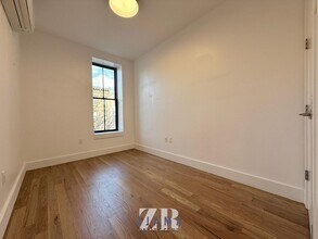 754 Grand St in Brooklyn, NY - Foto de edificio - Building Photo